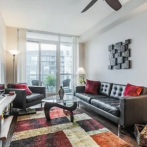 Apartment Gorgeous Downtown Oasis With Views & Parking!, Toronto